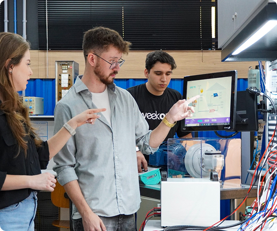 Atividade prática em laboratório do Inatel